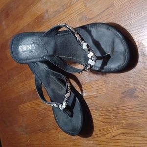 ESNY Black thongs with shells, metal and plastic glass beads, size 8.5